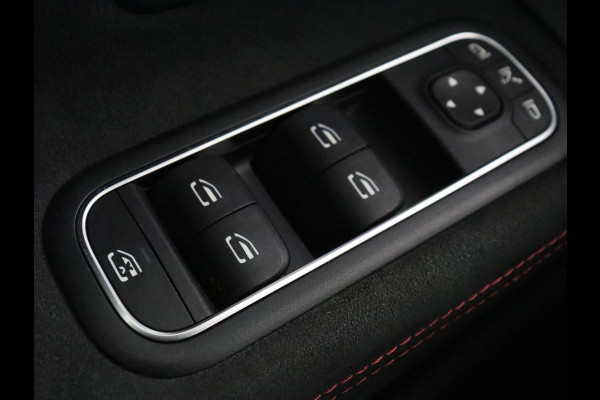 Mercedes-Benz A-Klasse 250e AMG Line | Panoramadak | Stoelverwarming | Camera | Leder/Alcantara | Sfeerverlichting | Widescreen | Park Assist | Navigatie | Climate control | Full LED | PHEV | Plug In