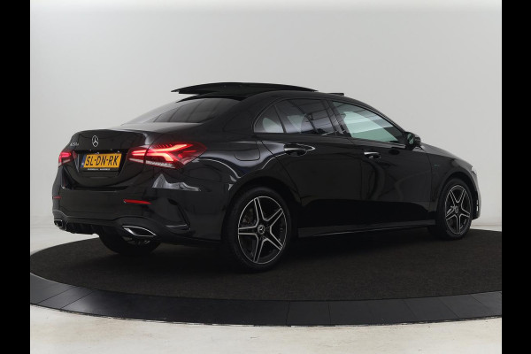 Mercedes-Benz A-Klasse 250e AMG Line | Panoramadak | Stoelverwarming | Camera | Leder/Alcantara | Sfeerverlichting | Widescreen | Park Assist | Navigatie | Climate control | Full LED | PHEV | Plug In