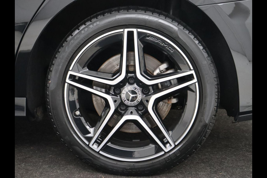 Mercedes-Benz A-Klasse 250e AMG Line | Panoramadak | Stoelverwarming | Camera | Leder/Alcantara | Sfeerverlichting | Widescreen | Park Assist | Navigatie | Climate control | Full LED | PHEV | Plug In