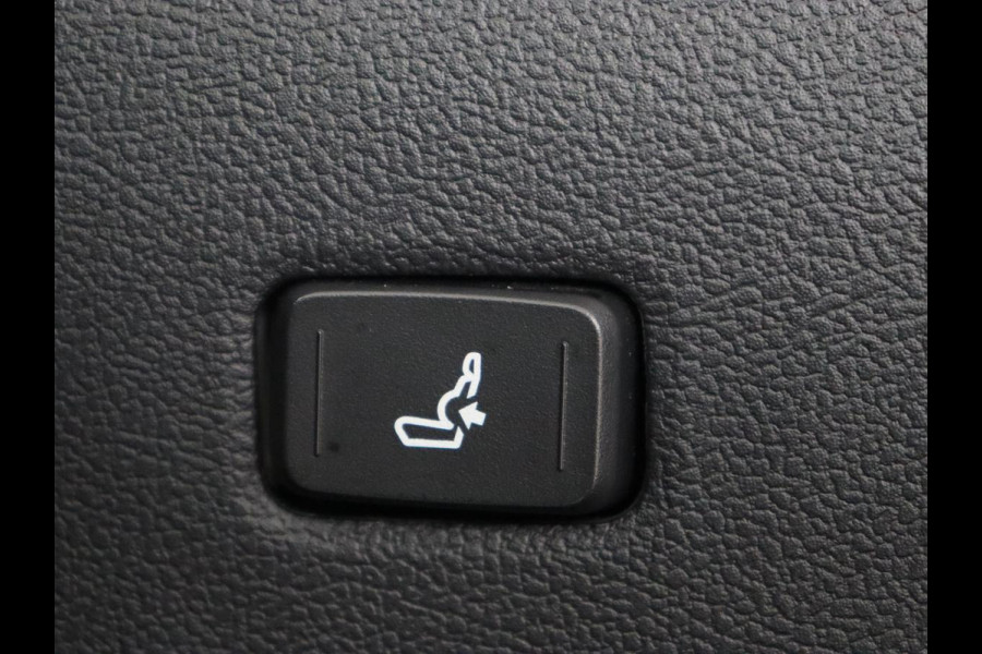 Toyota Corolla 1.8 Hybrid GR-Sport | Stoelverwarming | Carplay | Camera | Sportstoelen | Adaptive cruise | Keyless | Full LED | Park Assist | Climate control | DAB | Digital Cockpit | Getint glas