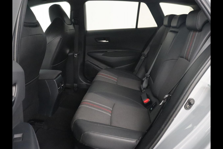Toyota Corolla 1.8 Hybrid GR-Sport | Stoelverwarming | Carplay | Camera | Sportstoelen | Adaptive cruise | Keyless | Full LED | Park Assist | Climate control | DAB | Digital Cockpit | Getint glas