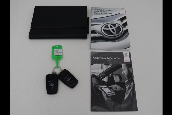 Toyota Corolla 1.8 Hybrid GR-Sport | Stoelverwarming | Carplay | Camera | Sportstoelen | Adaptive cruise | Keyless | Full LED | Park Assist | Climate control | DAB | Digital Cockpit | Getint glas