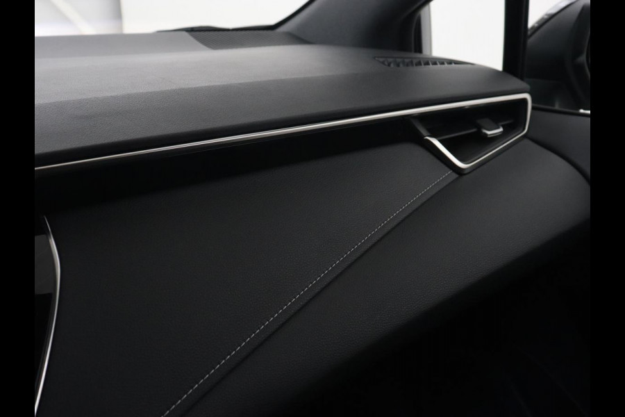 Toyota Corolla 1.8 Hybrid GR-Sport | Stoelverwarming | Carplay | Camera | Sportstoelen | Adaptive cruise | Keyless | Full LED | Park Assist | Climate control | DAB | Digital Cockpit | Getint glas