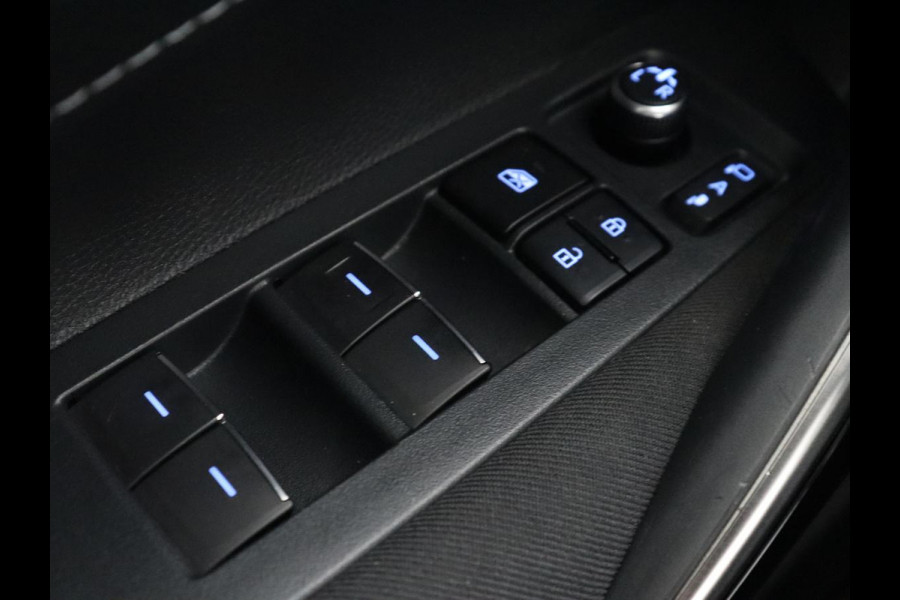 Toyota Corolla 1.8 Hybrid GR-Sport | Stoelverwarming | Carplay | Camera | Sportstoelen | Adaptive cruise | Keyless | Full LED | Park Assist | Climate control | DAB | Digital Cockpit | Getint glas