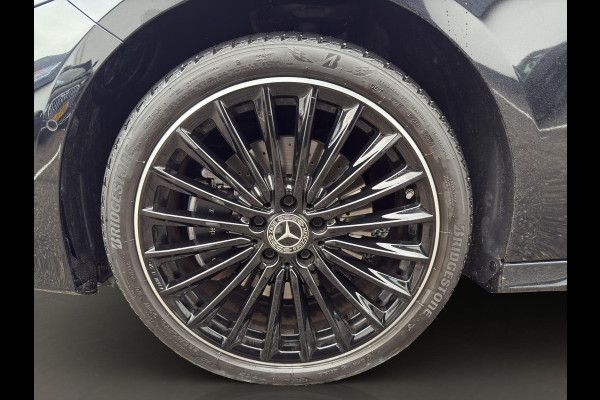 Mercedes-Benz A-Klasse 250 e AMG Line Panoramadak | 19"Velg | Sfeer | Elektrisch Stoel(en) met geheugen | Camera |