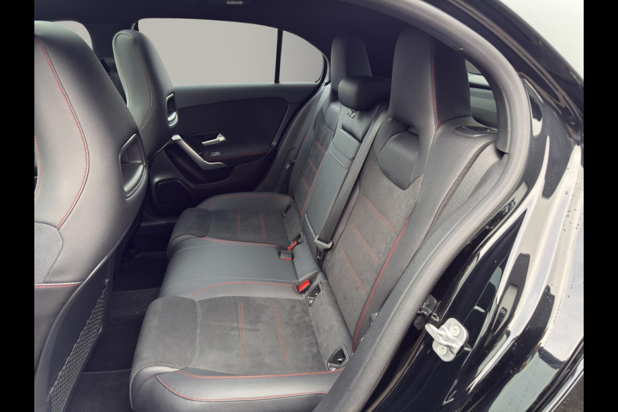 Mercedes-Benz A-Klasse 250 e AMG Line Panoramadak | 19"Velg | Sfeer | Elektrisch Stoel(en) met geheugen | Camera |