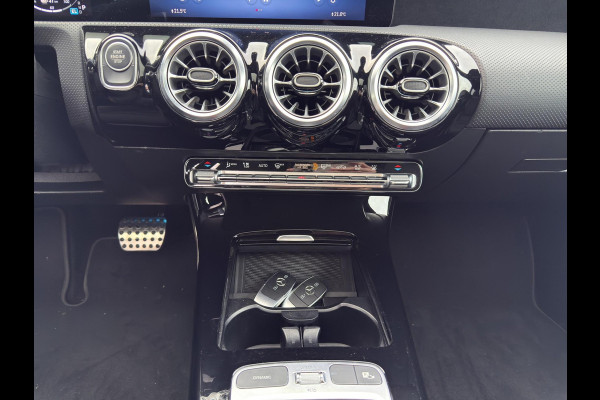 Mercedes-Benz A-Klasse 250 e AMG Line Panoramadak | 19"Velg | Sfeer | Elektrisch Stoel(en) met geheugen | Camera |
