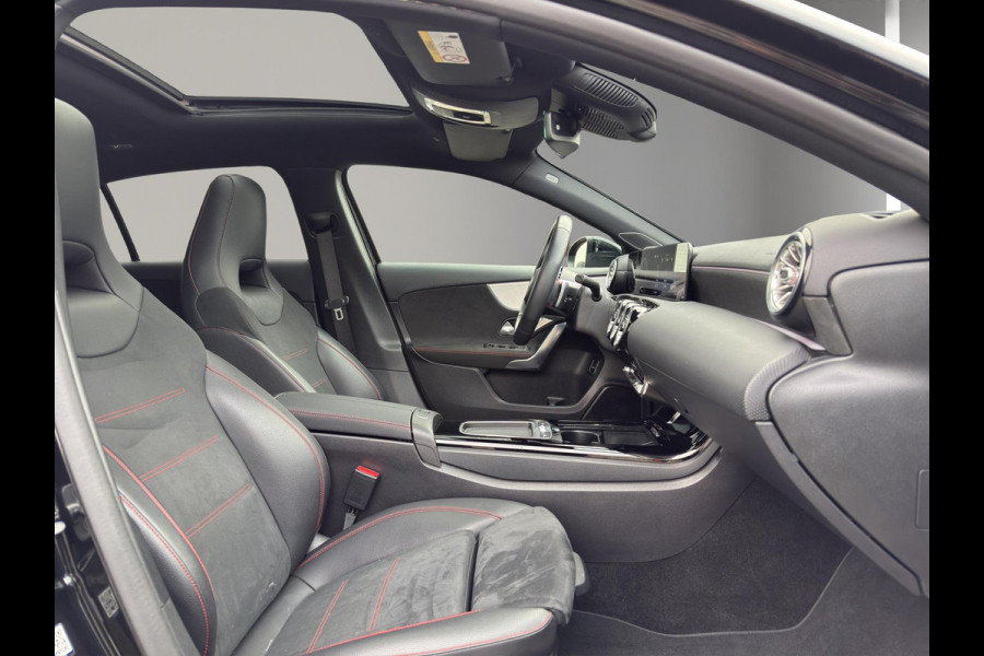Mercedes-Benz A-Klasse 250 e AMG Line Panoramadak | 19"Velg | Sfeer | Elektrisch Stoel(en) met geheugen | Camera |
