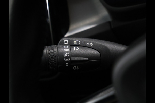 Volvo XC40 1.5 T5 Twin Engine Momentum Pro [TREKHAAK INKLAPBAAR, APPLE CARPLAY, ANDROID, PDC V+A, CRUISE CONTROL, CLIMATE CONTROL, HALF LEDER, NIEUWSTAAT]