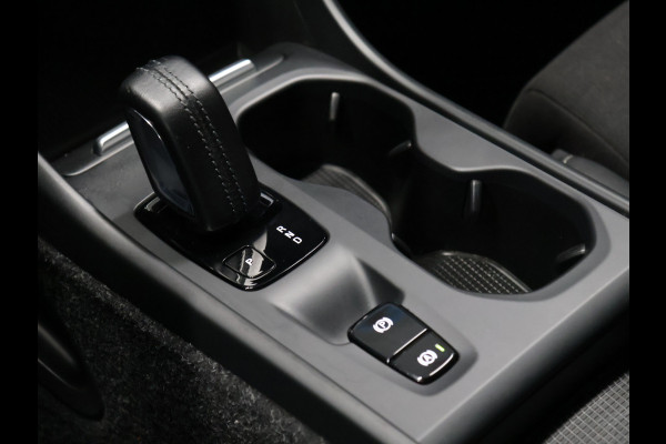 Volvo XC40 1.5 T5 Twin Engine Momentum Pro [TREKHAAK INKLAPBAAR, APPLE CARPLAY, ANDROID, PDC V+A, CRUISE CONTROL, CLIMATE CONTROL, HALF LEDER, NIEUWSTAAT]