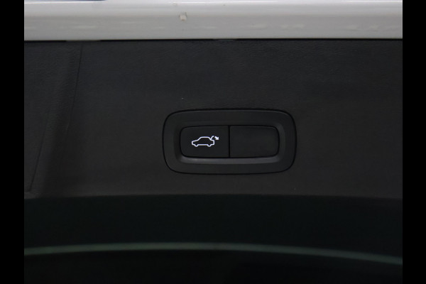 Volvo XC40 1.5 T5 Twin Engine Momentum Pro [TREKHAAK INKLAPBAAR, APPLE CARPLAY, ANDROID, PDC V+A, CRUISE CONTROL, CLIMATE CONTROL, HALF LEDER, NIEUWSTAAT]