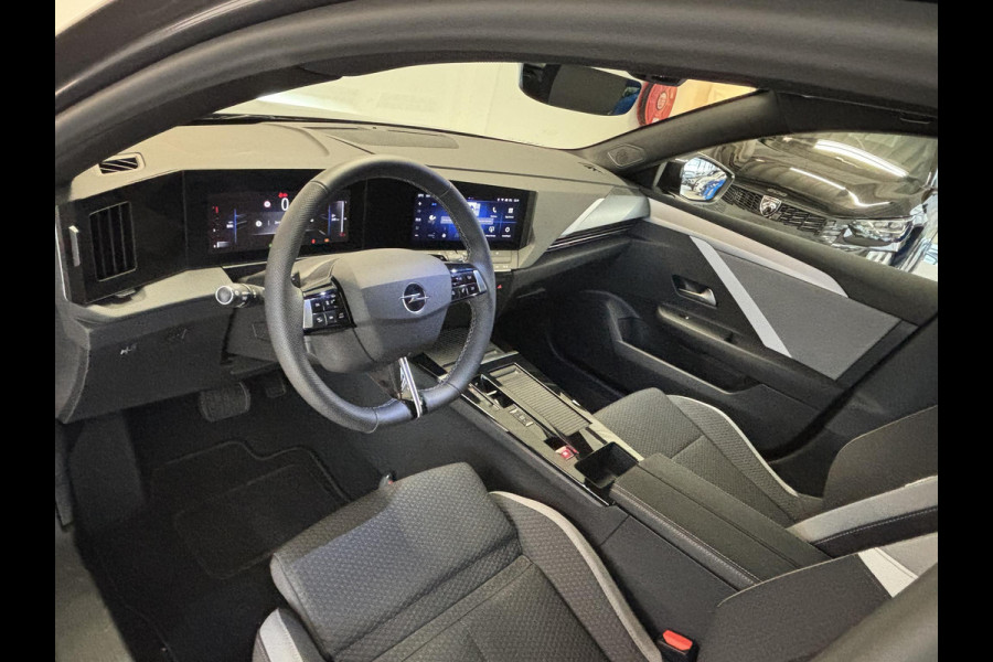 Opel Astra Sports Tourer 1.2 Turbo Business Edition Automaat | AGR | Stoelverwarming | Stuurverwarming | Navigatie | Achteruitrijcamera
