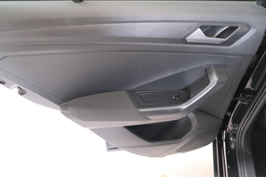 Volkswagen T-Roc 1.0 TSI Sport - N.A.P. Airco, Cruise, Navi, PDC.