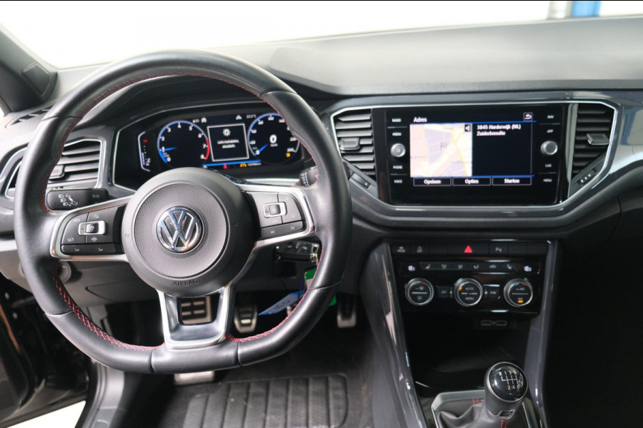 Volkswagen T-Roc 1.0 TSI Sport - N.A.P. Airco, Cruise, Navi, PDC.