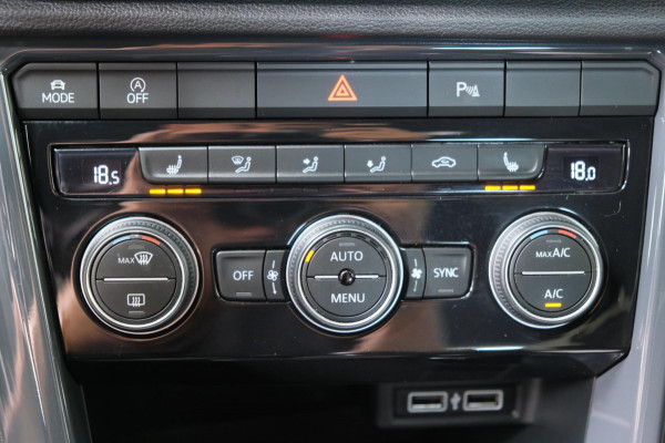 Volkswagen T-Roc 1.0 TSI Sport - N.A.P. Airco, Cruise, Navi, PDC.