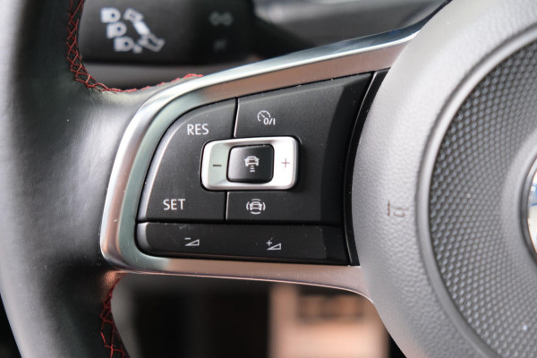 Volkswagen T-Roc 1.0 TSI Sport - N.A.P. Airco, Cruise, Navi, PDC.