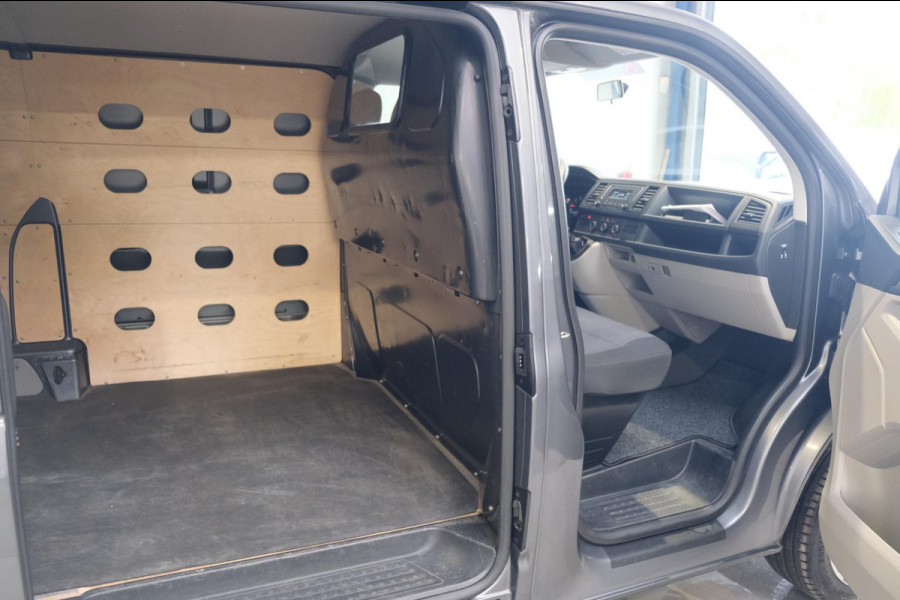 Volkswagen Transporter 2.0 TDI L2H1 150 PK - Airco, Trekhaak.