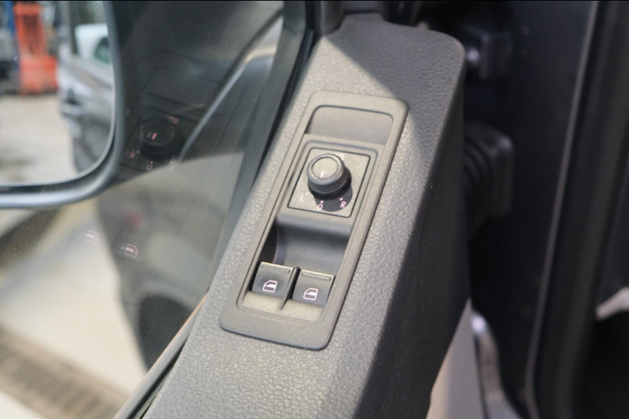 Volkswagen Transporter 2.0 TDI L2H1 150 PK - Airco, Trekhaak.