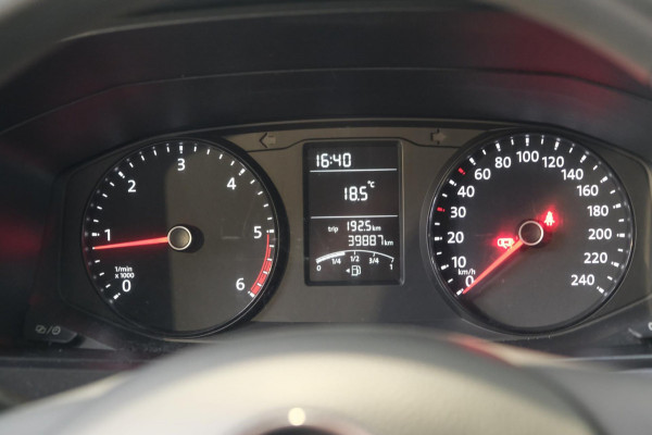Volkswagen Transporter 2.0 TDI L2H1 150 PK - Airco, Trekhaak.