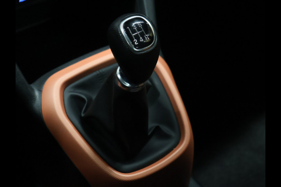 Hyundai i10 1.0i i-Motion Comfort [CRUISE CONTROL, CLIMATE CONTROL, RADIO, CD-SPELER, ELEKTRISCHE RAMEN, NIEUWSTAAT]