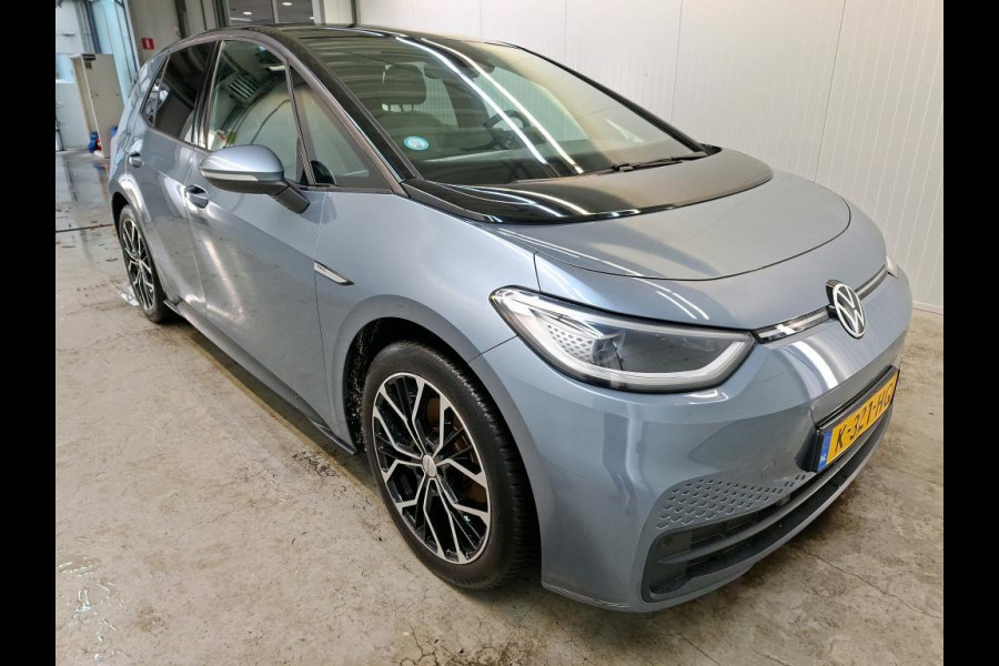 Volkswagen ID.3 Business 58 kWh Navigatie Apple Carplay/Android Auto Camera Parkeersensoren Adaptive Cruise Control Stoel- en stuurverwarming Lichtmetalen velgen Climate Control