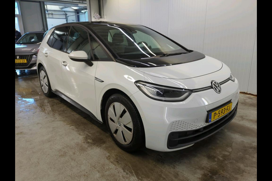 Volkswagen ID.3 Pro 58 kWh Panoramadak Navigatie Apple Carplay/Android Auto Parkeersensoren Adaptive Cruise Control Full LED Matrix Climate Control