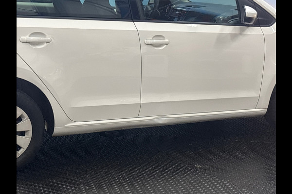 Volkswagen up! 1.0 BMT move up! NWE Model | Airco | DAB+ | 5 deurs | Elktr. pakket