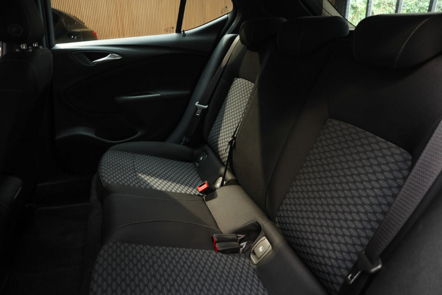 Opel Astra 1.2 T Navi Airco Stoel & stuurverwarming Carplay PDC Bluetooth Cruise PDC 6 versnellingen BTW auto