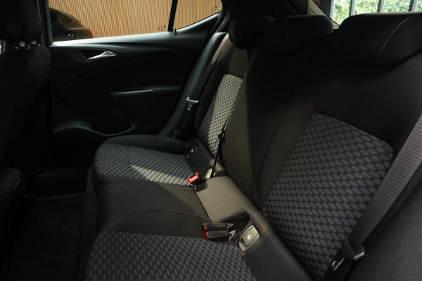 Opel Astra 1.2 T Navi Airco Stoel & stuurverwarming Carplay PDC Bluetooth Cruise PDC 6 versnellingen BTW auto