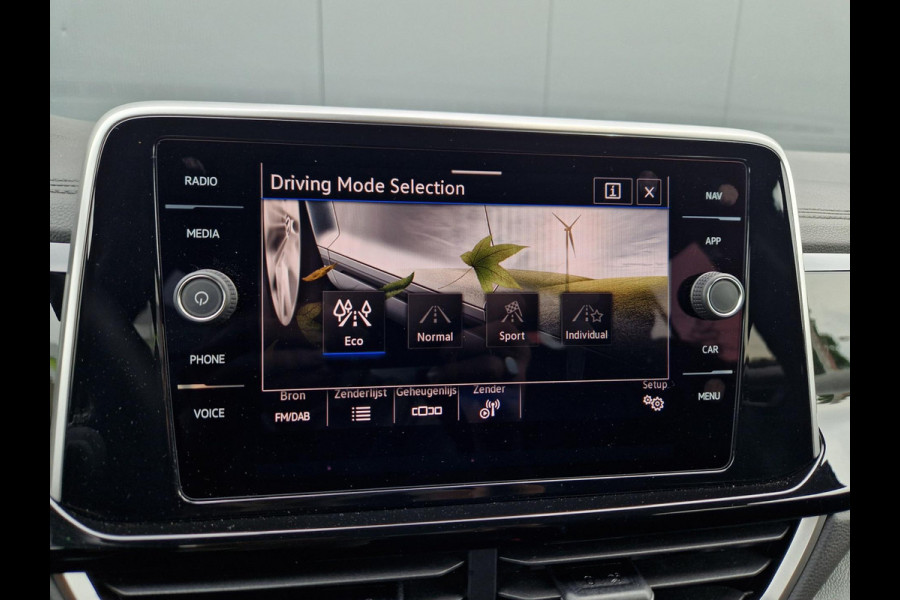 Volkswagen T-Roc 2.0 TDI DSG 150PK R-Line /IQ Light /IQ Drive /1e eigenaar