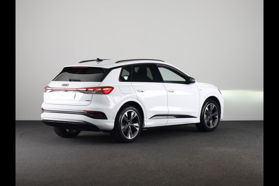 Audi Q4 e-tron 45 S edition Competition e-tron 82 kWh 286 pk | Assistentiepakket plus | Comfortpakket plus | Ambient verlichting | Optiekpakket zwart plus |