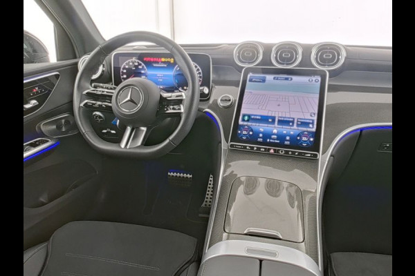 Mercedes-Benz GLC 300 e 4MATIC AMG Plug-In Hybride AMG Line Premium Plus | Night Pakket | Alarm Klasse 3 | trekhaak | Panorama Schuif-Kanteldak | 20 Inch AMG Velgen | Distronic. Inclusief 24 maanden MB Certified garantie voor Europa.