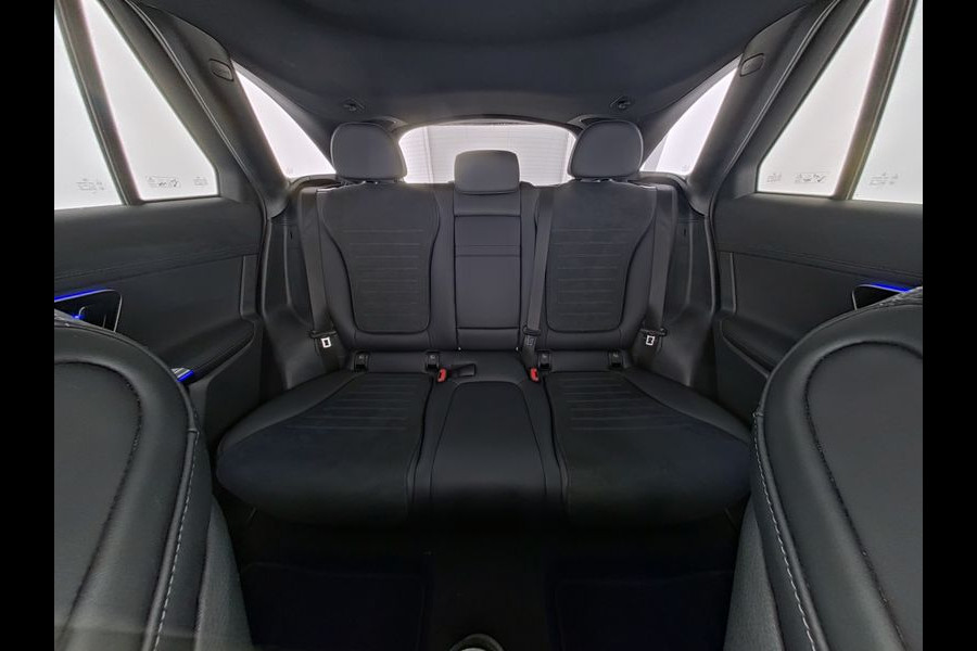 Mercedes-Benz GLC 300 e 4MATIC AMG Plug-In Hybride AMG Line Premium Plus | Night Pakket | Alarm Klasse 3 | trekhaak | Panorama Schuif-Kanteldak | 20 Inch AMG Velgen | Distronic. Inclusief 24 maanden MB Certified garantie voor Europa.
