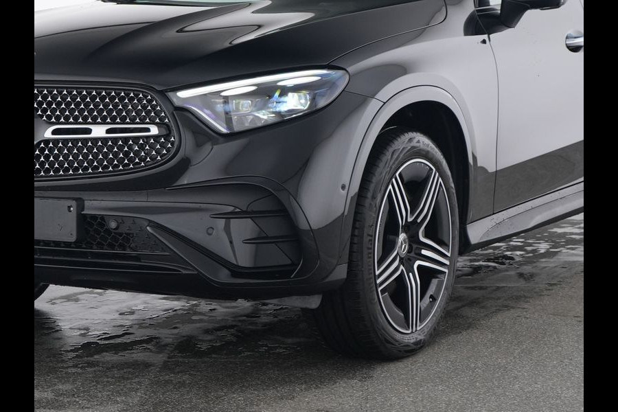 Mercedes-Benz GLC 300 e 4MATIC AMG Plug-In Hybride AMG Line Premium Plus | Night Pakket | Alarm Klasse 3 | trekhaak | Panorama Schuif-Kanteldak | 20 Inch AMG Velgen | Distronic. Inclusief 24 maanden MB Certified garantie voor Europa.
