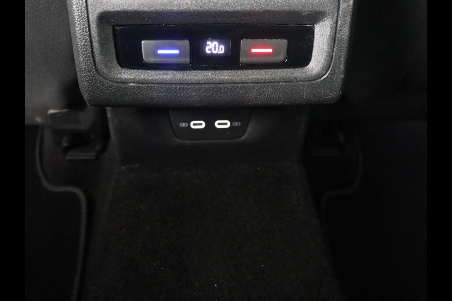 Volkswagen Golf 1.4 eHybrid GTE | Stoelverarming | Trekhaak | Carplay | Adaptive cruise | 18'' | Sportstoelen | Navigatie | Sfeerverlichting | Climate control | Parkeerhulp | PHEV | Plug In