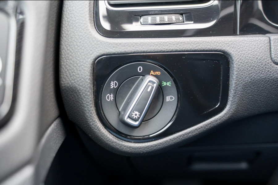 Volkswagen Golf Variant 1.5 TSI DSG Highline Business |Prijs rijklaar incl 12 mnd garantie|Trekhaak Winterpakket Navi Blindspot