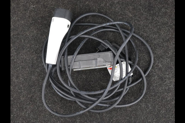 Hyundai IONIQ 5 Lounge 73kWh | Panoramadak | Stoelventilatie | Leder | Head-Up | Warmtepomp | 360 Camera | Achterbankverwarming | Adaptive cruise | Navigatie | Full LED | Carplay