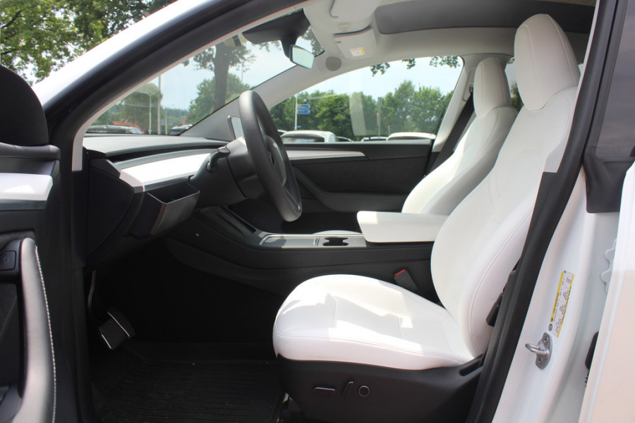 Tesla Model Y Performance AWD 75 kWh / Trekhaak / Autopilot / Panoramadak / Camera / 21'' / Keyless / Leder / Dodehoek / Navigatie / Stoelverwarming