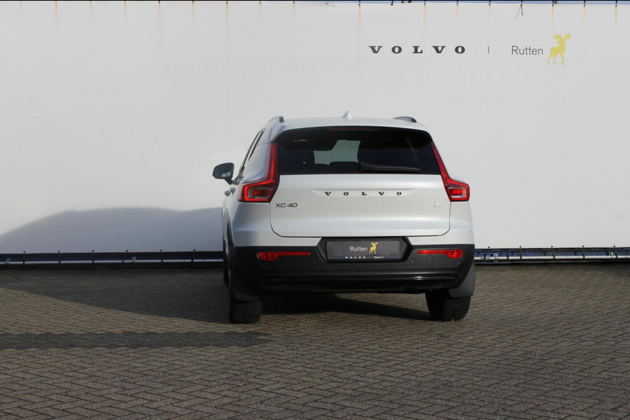 Volvo XC40 T4 211PK Autm. Plug-in hybrid Plus Dark Semi elektrisch wegklapbare trekhaak / Elektrisch bedienbare bestuurdersstoel met geheugen / Harman Kardon Audio