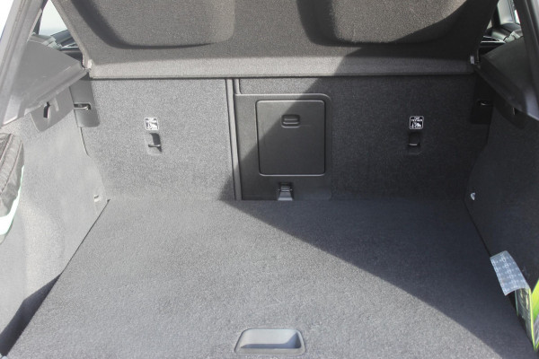 Volvo XC40 T4 211PK Autm. Plug-in hybrid Plus Dark Semi elektrisch wegklapbare trekhaak / Elektrisch bedienbare bestuurdersstoel met geheugen / Harman Kardon Audio