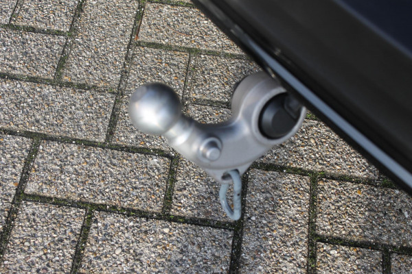 Volvo XC40 T4 211PK Autm. Plug-in hybrid Plus Dark Semi elektrisch wegklapbare trekhaak / Elektrisch bedienbare bestuurdersstoel met geheugen / Harman Kardon Audio