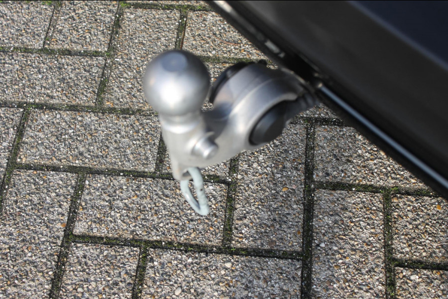 Volvo XC40 T4 211PK Autm. Plug-in hybrid Plus Dark Semi elektrisch wegklapbare trekhaak / Elektrisch bedienbare bestuurdersstoel met geheugen / Harman Kardon Audio