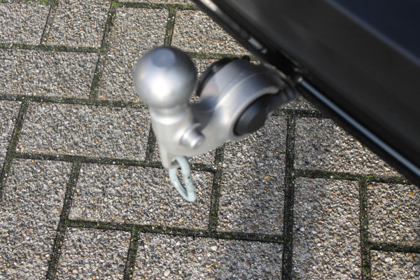 Volvo XC40 T4 211PK Autm. Plug-in hybrid Plus Dark Semi elektrisch wegklapbare trekhaak / Elektrisch bedienbare bestuurdersstoel met geheugen / Harman Kardon Audio