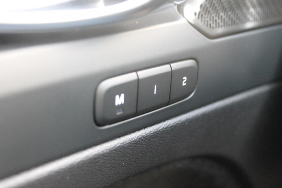 Volvo XC40 T4 211PK Autm. Plug-in hybrid Plus Dark Semi elektrisch wegklapbare trekhaak / Elektrisch bedienbare bestuurdersstoel met geheugen / Harman Kardon Audio