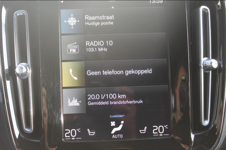 Volvo XC40 T4 211PK Autm. Plug-in hybrid Plus Dark Semi elektrisch wegklapbare trekhaak / Elektrisch bedienbare bestuurdersstoel met geheugen / Harman Kardon Audio