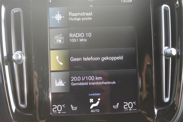 Volvo XC40 T4 211PK Autm. Plug-in hybrid Plus Dark Semi elektrisch wegklapbare trekhaak / Elektrisch bedienbare bestuurdersstoel met geheugen / Harman Kardon Audio