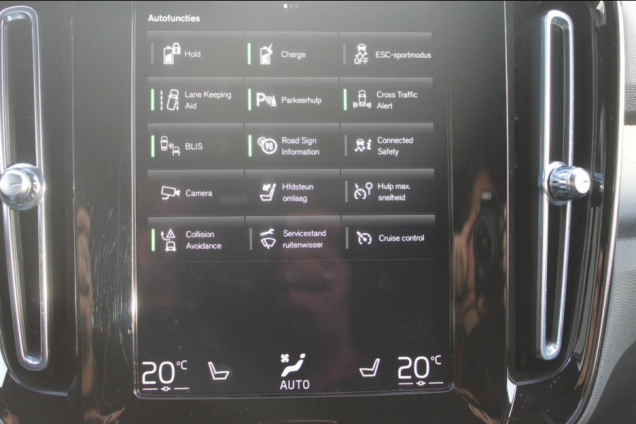 Volvo XC40 T4 211PK Autm. Plug-in hybrid Plus Dark Semi elektrisch wegklapbare trekhaak / Elektrisch bedienbare bestuurdersstoel met geheugen / Harman Kardon Audio