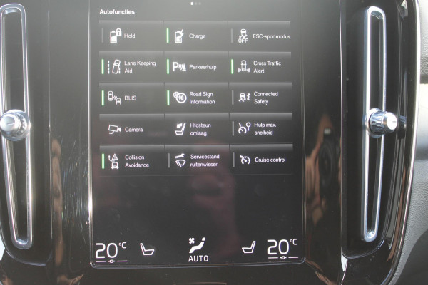 Volvo XC40 T4 211PK Autm. Plug-in hybrid Plus Dark Semi elektrisch wegklapbare trekhaak / Elektrisch bedienbare bestuurdersstoel met geheugen / Harman Kardon Audio