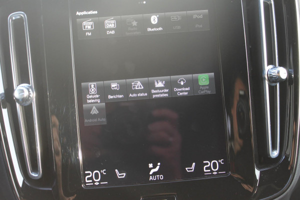 Volvo XC40 T4 211PK Autm. Plug-in hybrid Plus Dark Semi elektrisch wegklapbare trekhaak / Elektrisch bedienbare bestuurdersstoel met geheugen / Harman Kardon Audio