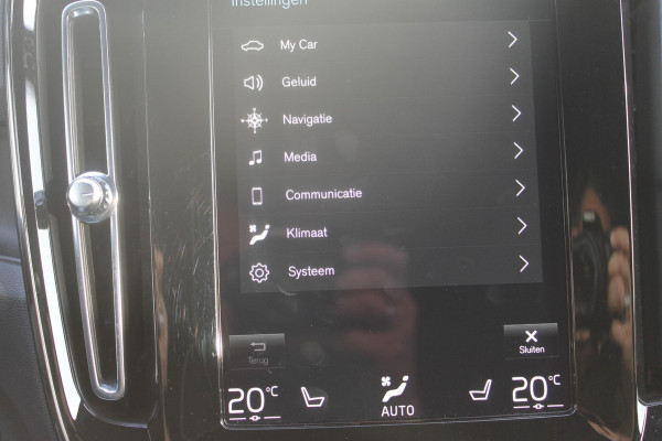 Volvo XC40 T4 211PK Autm. Plug-in hybrid Plus Dark Semi elektrisch wegklapbare trekhaak / Elektrisch bedienbare bestuurdersstoel met geheugen / Harman Kardon Audio